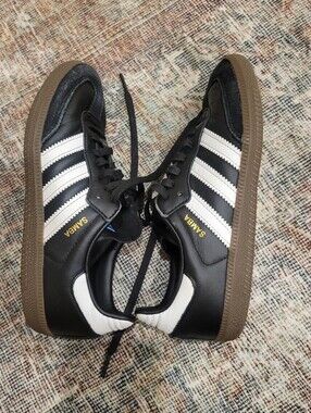 Adidas Samba OG Sneakers in Black and White gum sole boys Size 3.